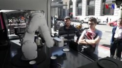 Sizin istəyinizə müvafiq latte hazırayan robot barista