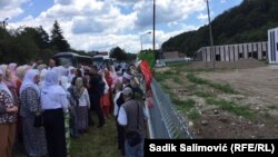 Porodicama žrtava genocida u Srebrenici nije dozvoljen pristup jednom od mjesta stradanja u Kravici kod Bratunca, 13. juli 2022.
