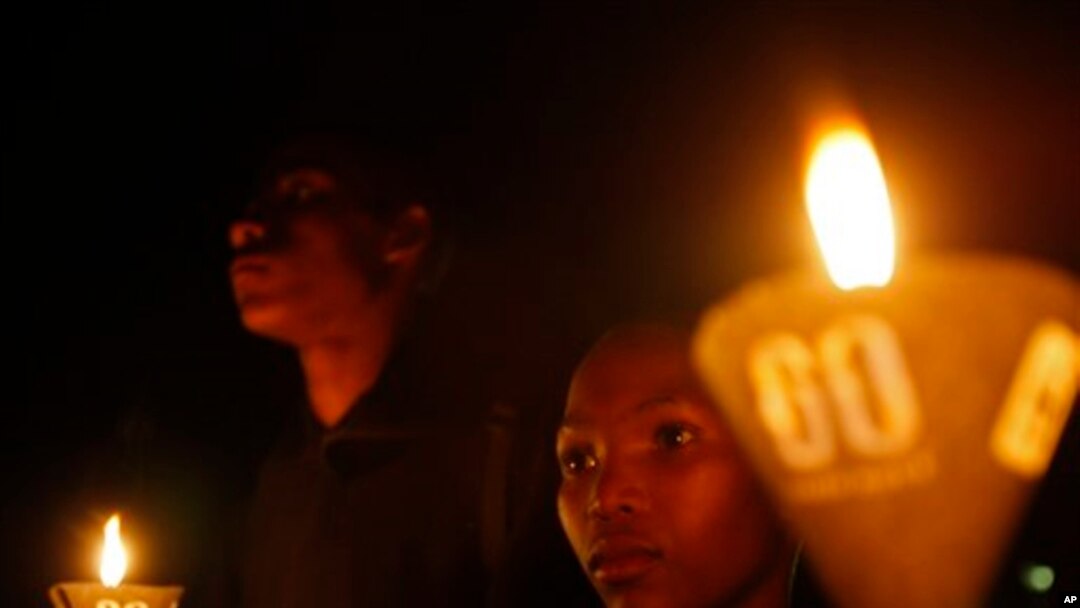 Aktivis-aktivis di Nigeria merayakan “Earth Hour” dengan mengajukan petisi yang mereka harap bisa menekan pemerintah agar menerima Rancangan Undang-undang Perubahan Iklim (foto: 23/3).