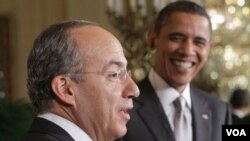 Presiden AS Barack Obama (kanan) dan Presiden Meksiko Felipe Calderon di Ruang Timur Gedung Putih, Washington, Kamis (3/3).