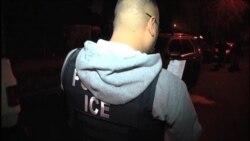 ICE aplica leyes por delitos y activistas protestan