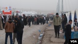 Displaced families living in camps in the deserts around Mosul have little access to the outside world, but many families say they are at least safe as they face an uncertain future, Khazir, Kurdish Iraq, Jan. 10, 2017. (H. Murdock/VOA)