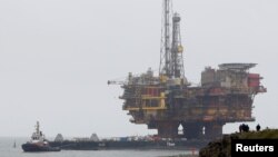 Shell's Brent Delta oil platform is towed into Hartlepool, Britain May 2, 2017. REUTERS/Darren Staples