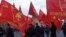 共產黨支持普京烏克蘭政策。俄羅斯吞併克里米亞後，3月莫斯科紅場慶祝集會的俄共黨員。（美國之音白樺攝）