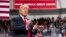 Президент США Дональд Трамп на митинге в Висконсине