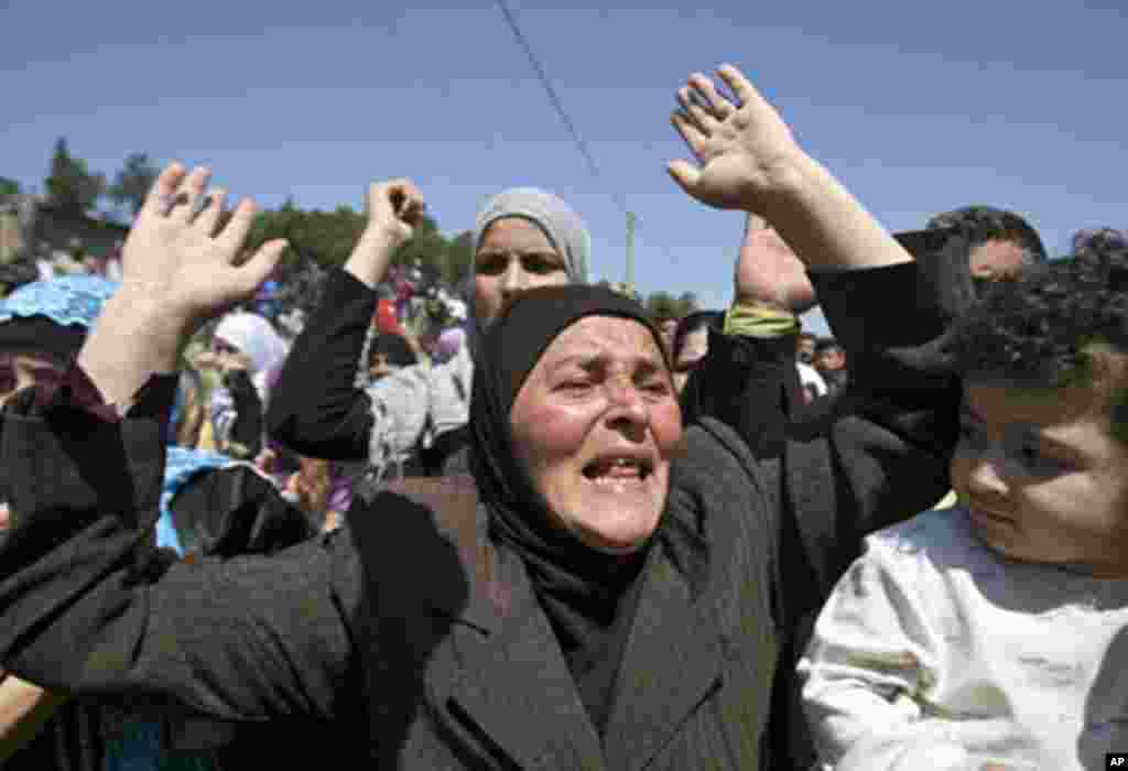 Syrian women and men chant slogans against Syria's President Bashar al-Assad after arriving in Wadi Khaled in northern Lebanon, near the Lebanese-Syrian border May 16, 2011. (Reuters image)