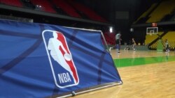 The NBA sponsors the Basketball Without Borders program each year to scout and train up and coming basketball players on the continent. (E. Sarai/VOA)