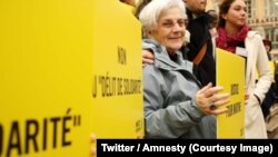 Martine Landry, une responsable d'Amnesty International de 73 ans et membre de l'Association nationale d'aide à la frontière pour les étrangers (Anafé), le 30 mai 2018. (Twitter/Amnesty) 