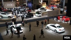 The Washignton Auto Show floor (Philip Alexiou - VOA)