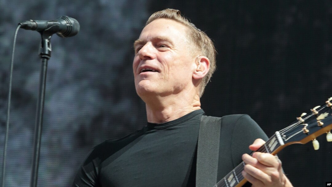 Ca sĩ-nhạc sĩ Bryan Adams biểu diễn trong buổi hòa nhạc "Reckless - 30 Anniversary Tour 2015" tại Hội chợ bang Delaware, ngày 28 tháng 7 năm 2015.