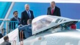 Rossiya prezidenti Turkiya rahbariga yangi Su-57 qiruvchisini ko'rsatmoqda. Moskva, 27-avgust, 2019.