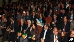 Fotoyek ji roja yekê ya Konferansa Zimanê Kurdî ku li Dîyarbekirê berdewam dike