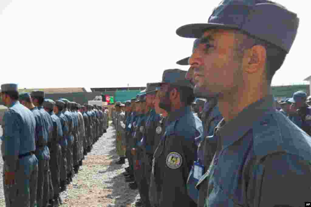 فراغت بیش از ٢۰۰ پولیس افغان در هرات