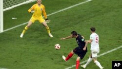 Croatia's Mario Mandzukic (2nd-R) scores his side's second goal during the semifinal match between Croatia and England at the 2018 soccer World Cup in the Luzhniki Stadium in Moscow, Russia, July 11, 2018. 