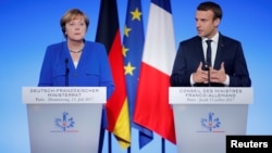 Le président français Emmanuel Macron et la Chancelière allemande Angela Merkel, à Paris, le 13 juillet 2017.