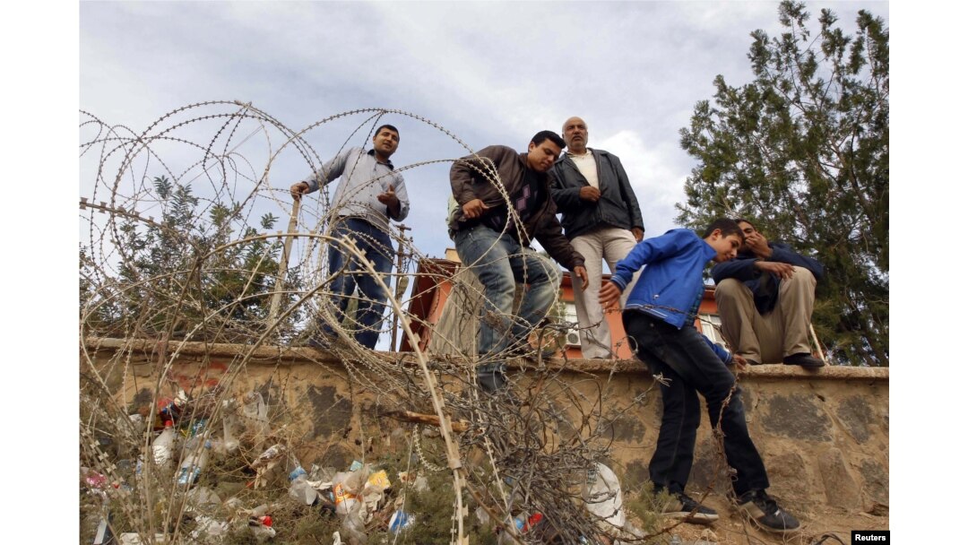 Thousands Flee Syria to Escape Violence