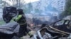 Пожарные борются с последствиями российского воздушного удара. Харьков, 14 мая 2024 г. 