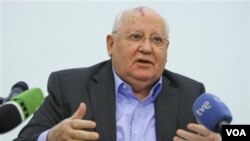 Mantan pemimpin Soviet, Mikhail Gorbachev memberikan kuliah singkat soal riwayat hidupnya dalam politik di Universitas Internasional di Moskow yang ia dirikan (9/2).