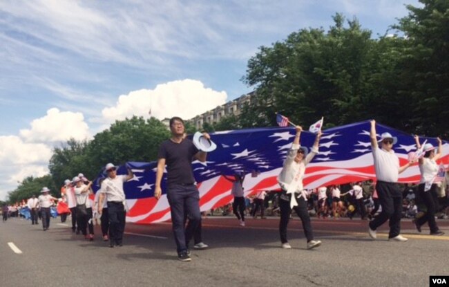 ������ 29�� �̱��� �������� �޸𸮾� ���̸� �¾� ���� ������DC �۷��̵忡�� ���� ���ε��� ���� �����⸦ ��� �����ϰ� �ִ�.