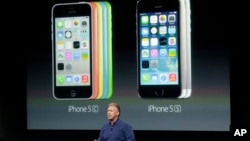 Phil Schiller, Apple's senior vice president of worldwide product marketing, speaks on stage during the introduction of the new iPhone 5c and 5s in Cupertino, California, Sept. 10, 2013.