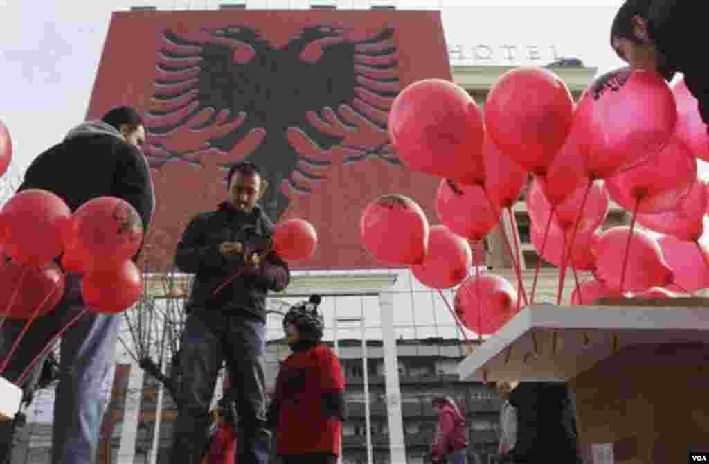 Kosovo Albanians buys balloons in the main square decorated with Albanian flags in capital Pristina, Kosovo on Wednesday, Nov. 28, 2012. Albania is celebrating its 100th anniversary of independence with national flag blanketing city squares, apartment b