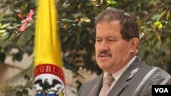 Angelino Garzón, de 65 años, llegó a la Vicepresidencia como compañero de fórmula de Juan Manuel Santos, fue líder sindical y ejerció como ministro de Trabajo en el gobierno de Andrés Pastrana (1998-2002). 