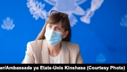 Lisa Peterson, Sous-secrétaire adjointe ya mambi ma makoki ma bomoto, démocratie mpe mosala ya USA, na bokutani na bayi Assemblée nationale ya RDC na kinshasa, 18 juin 201. (Twitter/Ambassade Etats-Unis na Kinshasa)