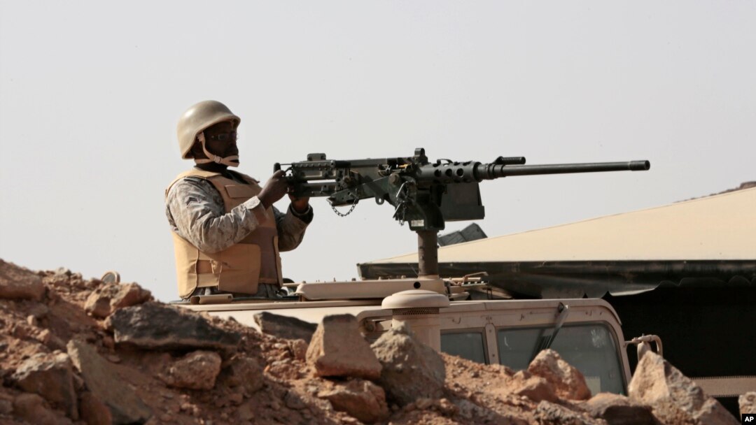 Binh sĩ Ả Rập Xê út được bố trí trong vùng biên giới giáp ranh Yemen, 21/4/15