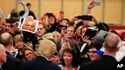 Republican presidential candidate Donald Trump greets fans in Council Bluffs, Iowa, Dec. 29, 2015. Those making White House bids in 2016 are stepping up their campaign efforts. 