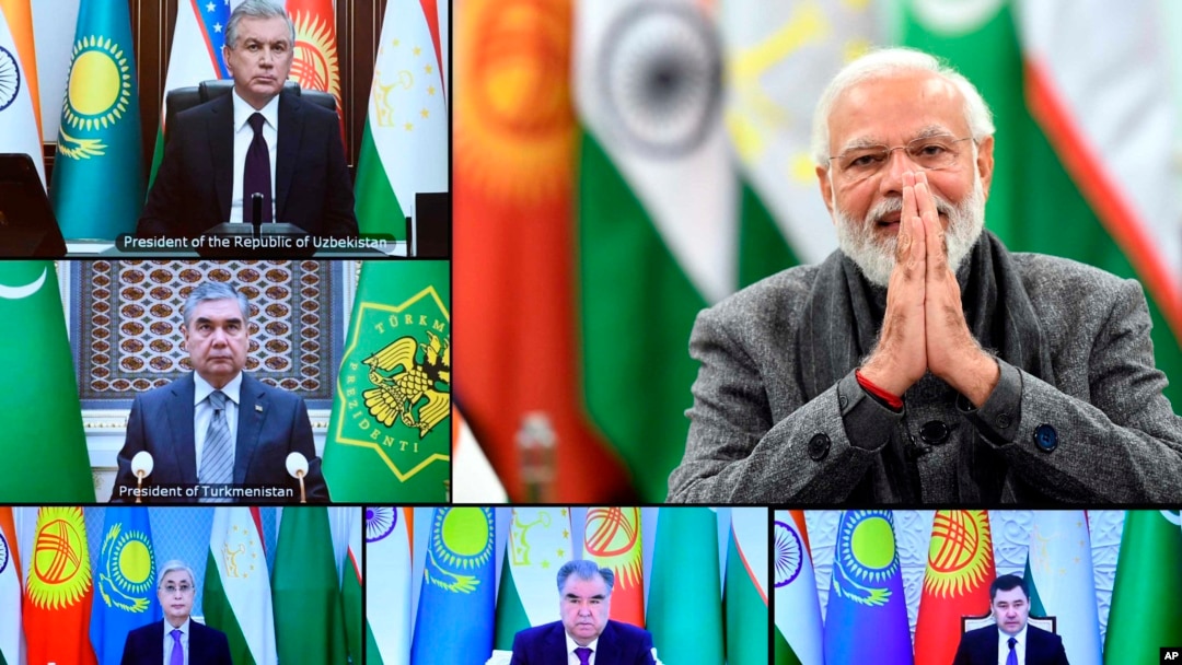 PM India Narendra Modi (kanan atas) tampak menyalami para pemimpian Asia Tengah dalam KTT virtual hari Kamis (27/1). 