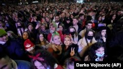 U Srbiji su održavane masovne proslave u proteklom periodu, poput dočeka Nove godine, a broj novozaraženih konstatno raste