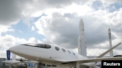 Pesawat listrik Alice yang diproduksi oleh perusahaan Eviation ditampilkan dalam acara Paris Air Show ke-53 di Bandara Le Bourget dekat Paris, Prancis, pada 16 Juni 2019. (Foto: Reuters/Pascal Rossignol)