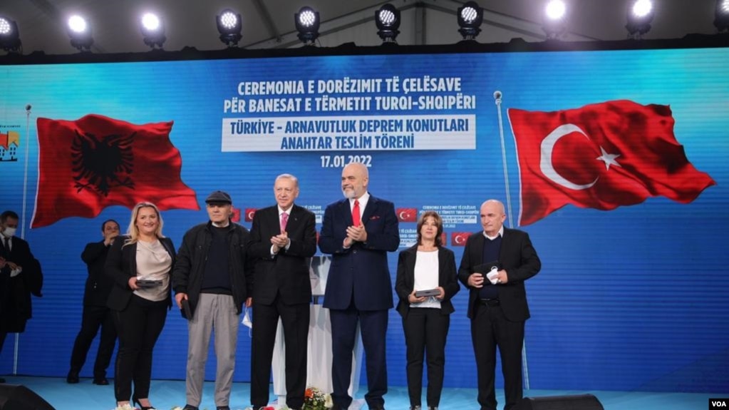 Erdogan kërkon prerë: Të goditen elementët e Feto-s në Shqipëri