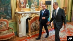 ARHIVA - Ruski ministar inostranih poslova Sergej Lavrov tokom susreta sa hrvatskim šefom diplomatije Gordanom Grlićem Radmanom u Moskvi (Foto: Russian Foreign Ministry Press Service via AP)