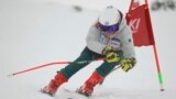 Kiana Kryeziu, saat berlatih di Arxhena Ski Center, Kosovo, 22 Januari 2022. (AP/Visar Kryeziu)