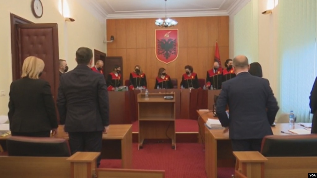 Gjykata Kushtetuese nis shqyrtimin e shkarkimit të Presidentit Meta