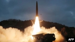 북한이 지난 1월 27일 지대지 전술유도탄 시험발사를 진행했다며 사진을 공개했다.
