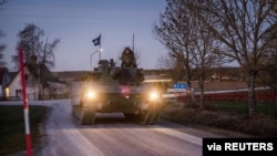 Ushtria suedeze duke patrulluar në ishullin Gotland (16 janar 2022)