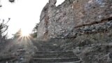 Тврдината Исар над Штип - средновековен бедем за кој е потребна повеќе грижа