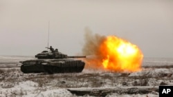 Фото: російьский танк  T-72B3 під час навчань в Ростовській області в Росії, 12 січня 2022 року