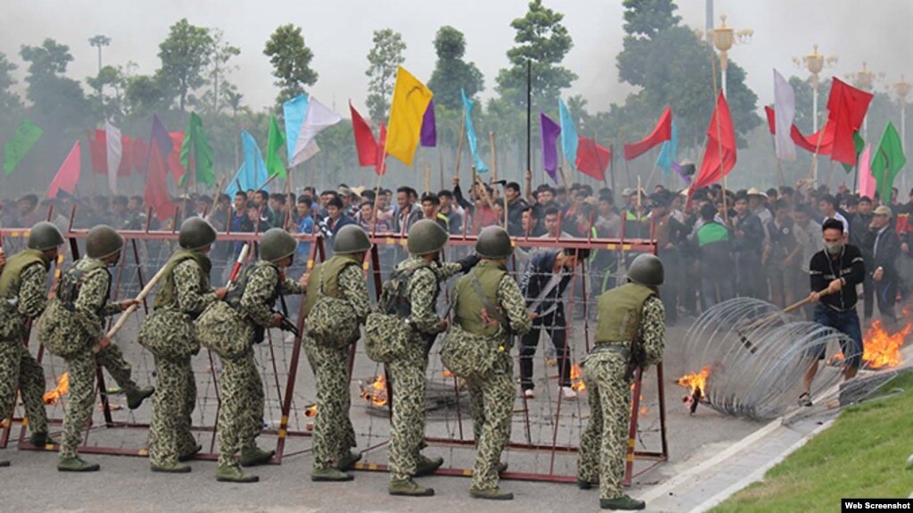 Äáº·c cÃ´ng, bá»™ Ä‘á»™i, cÃ´ng binh, cáº£nh sÃ¡t... cá»§a Viá»‡t Nam tham gia buá»•i diá»…n táº­p quy mÃ´ lá»›n vá» chá»‘ng khá»§ng bá»‘, cá»©u con tin vÃ  ngÄƒn cháº·n biá»ƒu tÃ¬nh, báº¡o loáº¡n. (áº¢nh chá»¥p tá»« trang Tuá»•i Tráº»)