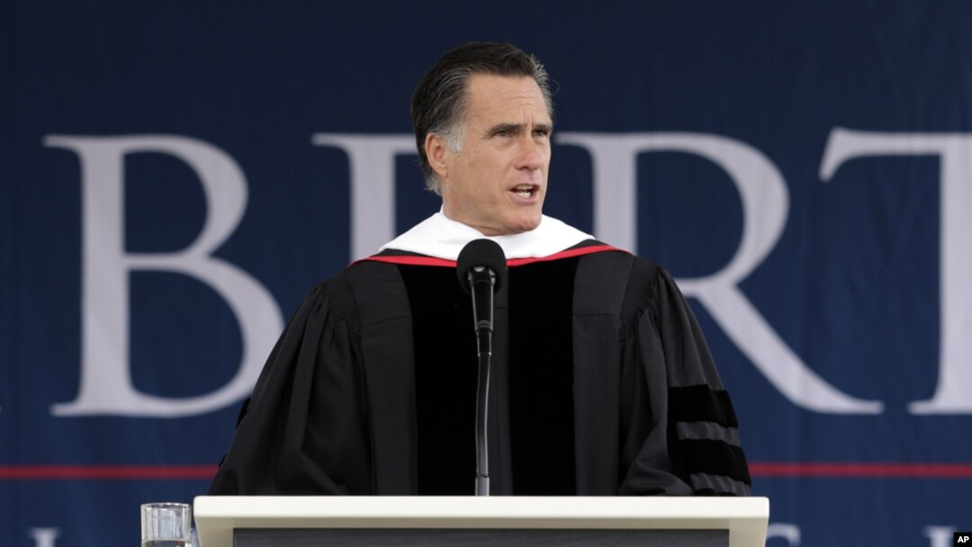 Calon Presiden dari partai Republik, Mitt Romney saat memberikan pidato pada acara wisuda di Universitas Liberty, Virginia (12/5).
