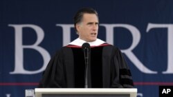 Calon Presiden dari partai Republik, Mitt Romney saat memberikan pidato pada acara wisuda di Universitas Liberty, Virginia (12/5).