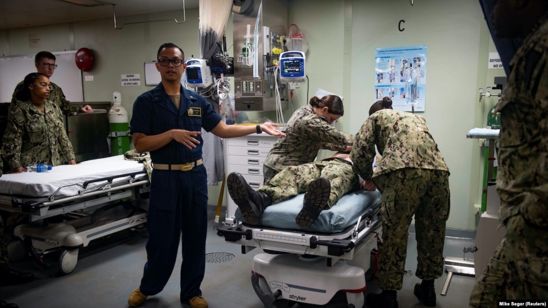 Huấn luyện tác nghiệp trên tàu bệnh viện USNS.