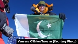 Vanessa O’Brien menaklukkan puncak K2 setinggi 8.611 meters hari Jumat (28/7). 