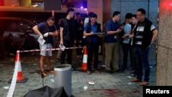 Lokasi Andrew Chiu Ka Yin, anggota Dewan Distrik Taikoo Shing West, ditemukan terluka akibat serangan pisau saat berlangsungnya protes anti-pemerintah di sebuah pusat perbelanjaan di Hong Kong, 3 November 2019.
