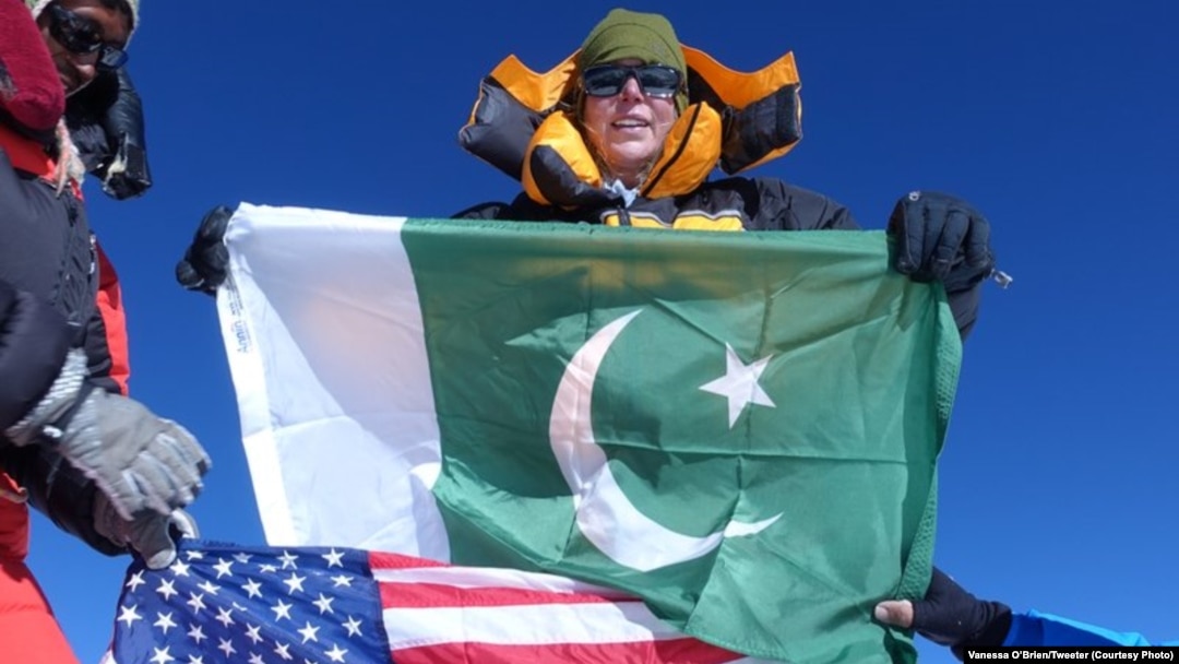 Vanessa O’Brien menaklukkan puncak K2 setinggi 8.611 meters hari Jumat (28/7). 