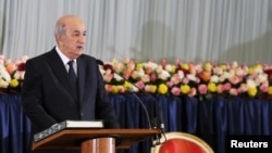 Le président algérien Abdelmadjid Tebboune prête serment lors de son investiture à Alger, en Algérie, le 19 décembre 2019. 