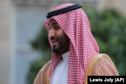 Saudijski prijestolonasljednik Mohamed bin Salman pred susret sa francuskim predsjednikom Emmanuelom Macronom u Parizu, 28. jula 2022.