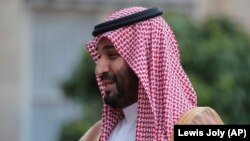 Saudijski prestolonasljednik Mohamed bin Salman pred susret sa francuskim predsjednikom Emanuelom Makronom u Parizu, 28. jula 2022.